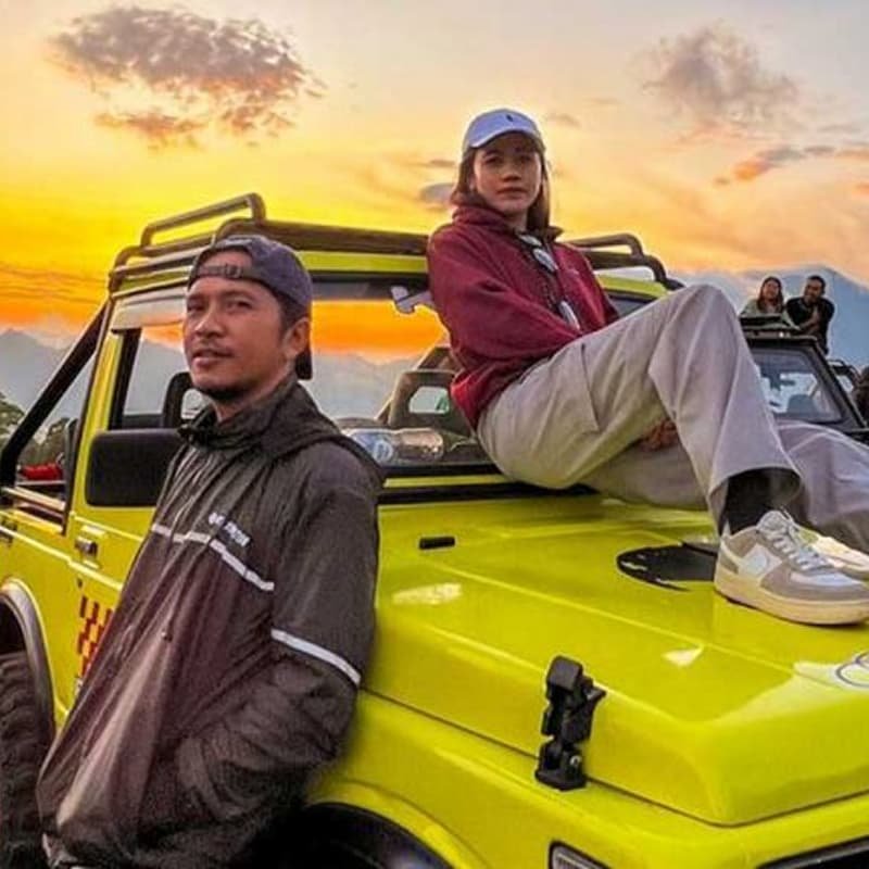 Sunrise black lava and Pura Ulun Danu Batur floating temple jeep tour